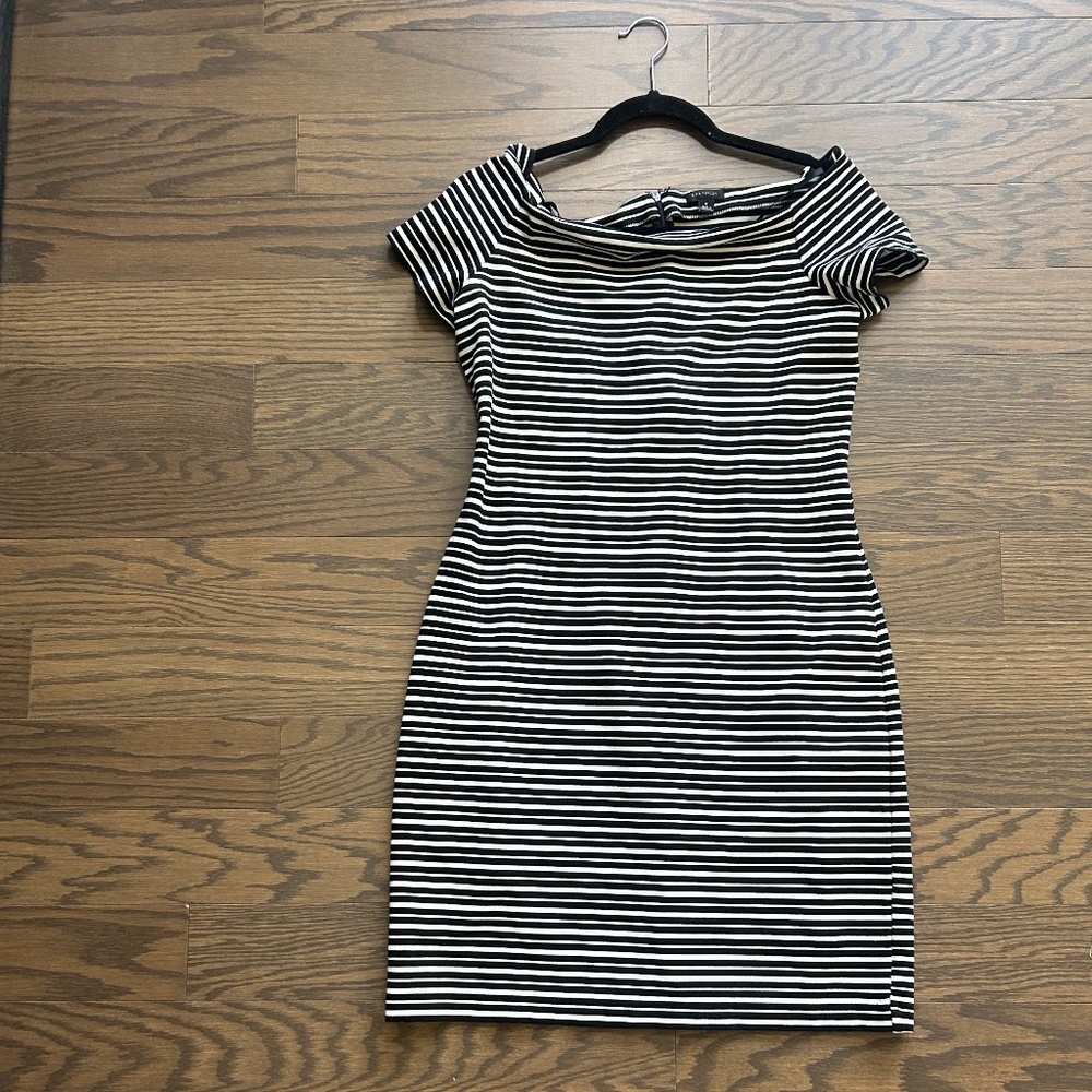 Ann Taylor Black and White Striped dress size(8)